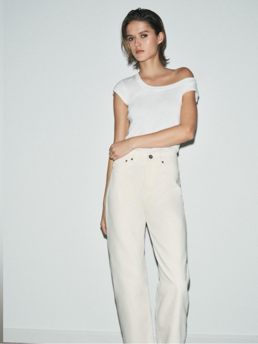 Zara low rise straight-leg jeans with a high-rise fit.